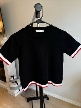 Zara Black Short-Sleeve Knit Top - Small